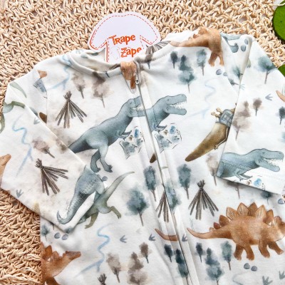  Macacão de Malha com Abertura em Zíper Dinossauros - Off White e Verde